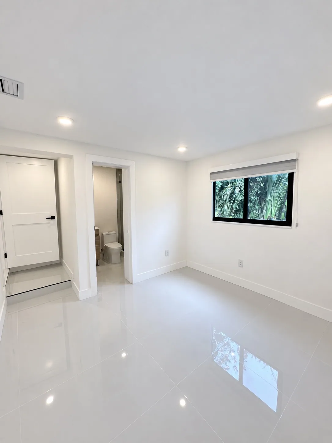 Bedroom with en-suite access